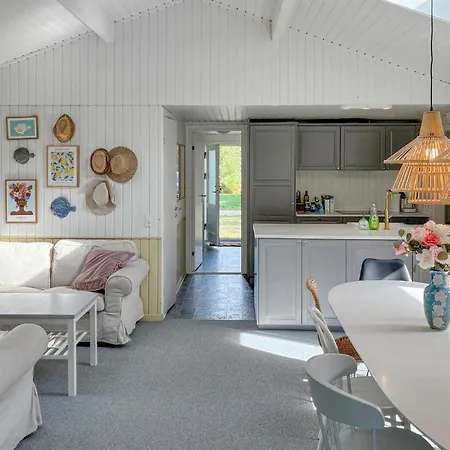 4 Bedroom Beautiful In * Store Fuglede