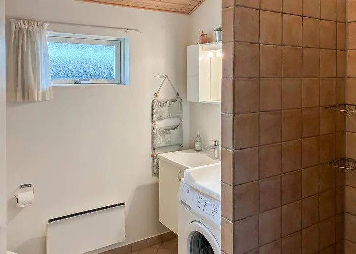 4 Bedroom Beautiful In *